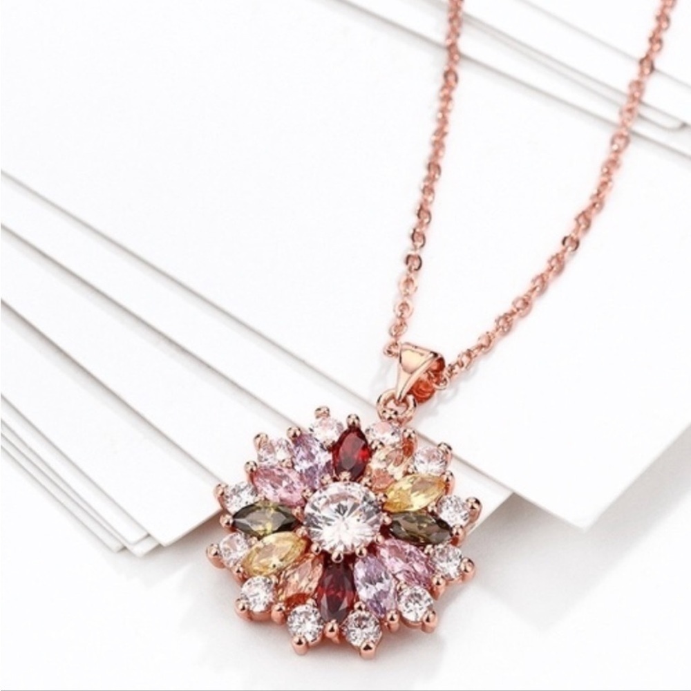 New Elegant Rose Gold Floral Pendant Necklace